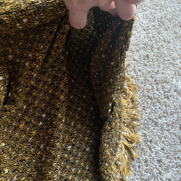 ST.JOHN Turtleneck Sweeter Shawl Cape Fringed Sleeves and Hem Wool Blend Mustard - Picture 10 of 14